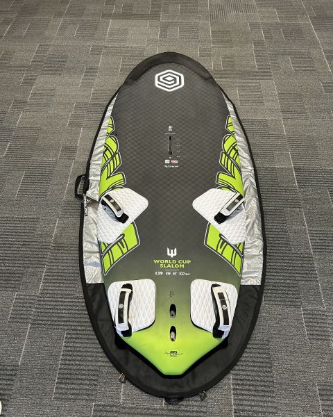 World Cup Slalom Full Carbon Foil Ready 139 literes .
