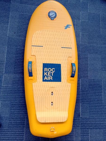 ROCKET AIR 5'4 90L + adapter .